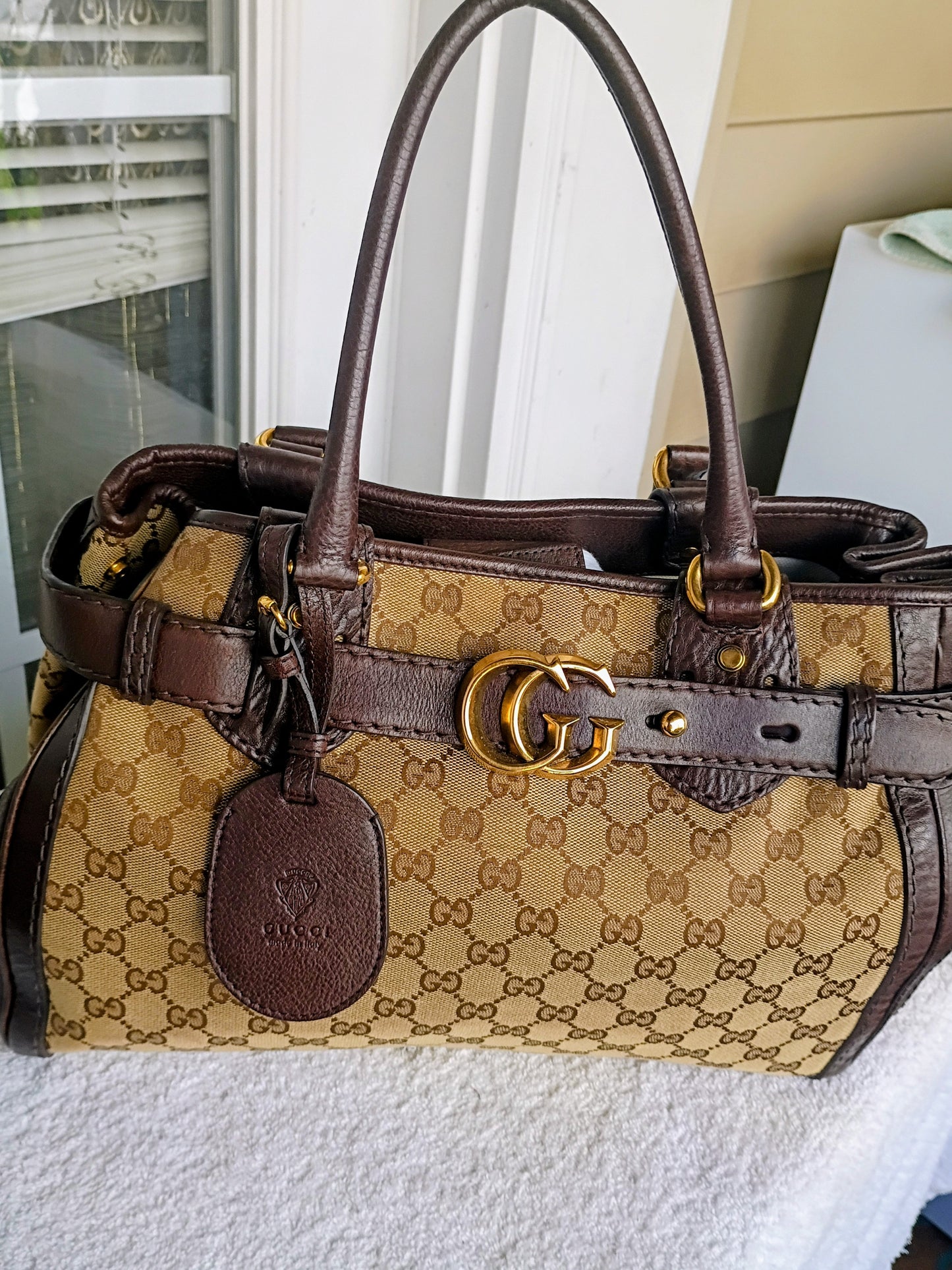 Authentic Gucci Pre-Owned Bag – Gold-Tone Hardware